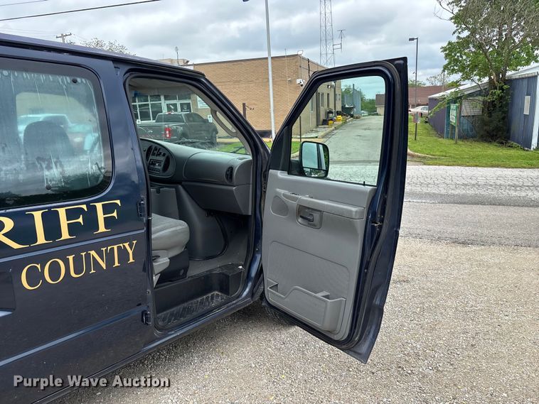 image for item FG0263 2003 Ford E150 van