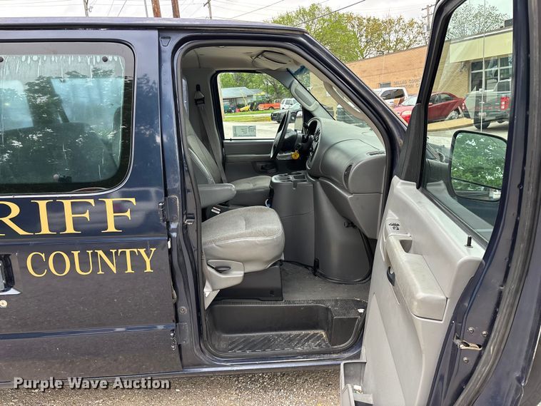 image for item FG0263 2003 Ford E150 van