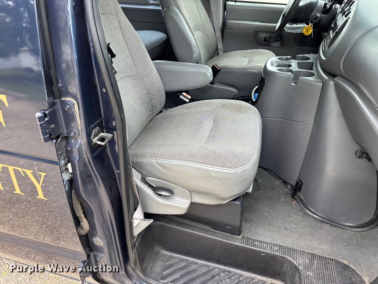 image for item FG0263 2003 Ford E150 van
