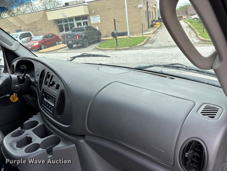 image for item FG0263 2003 Ford E150 van