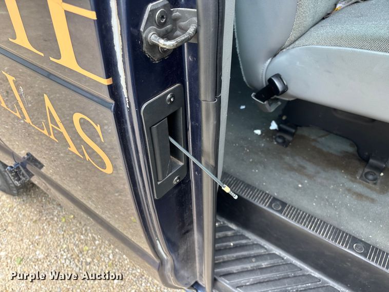 image for item FG0263 2003 Ford E150 van