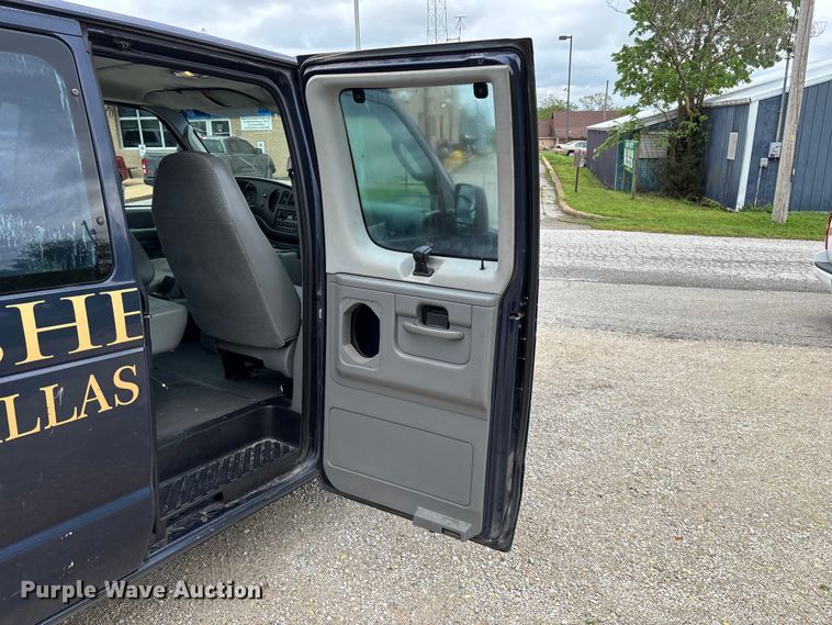 image for item FG0263 2003 Ford E150 van