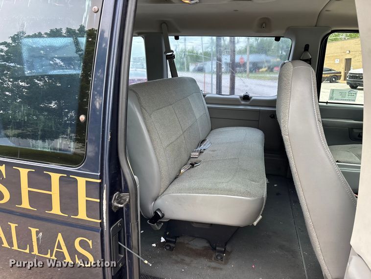 image for item FG0263 2003 Ford E150 van