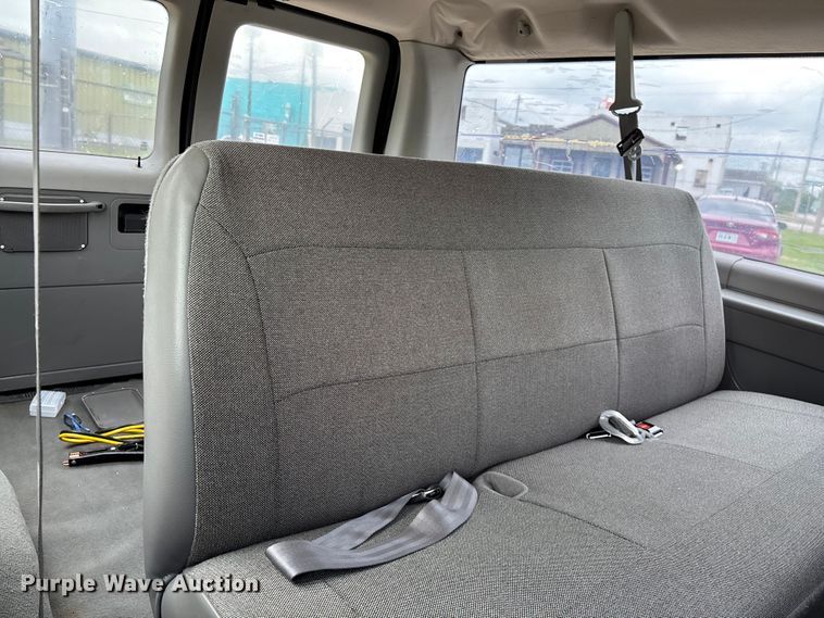 image for item FG0263 2003 Ford E150 van