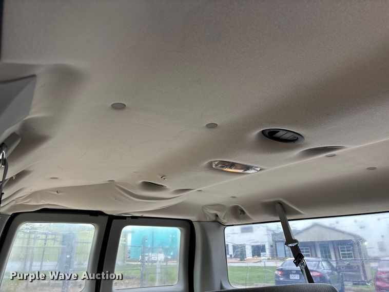 image for item FG0263 2003 Ford E150 van