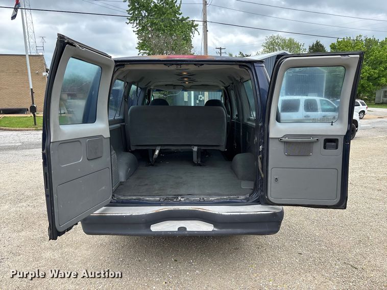 image for item FG0263 2003 Ford E150 van