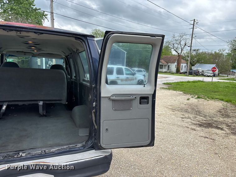 image for item FG0263 2003 Ford E150 van