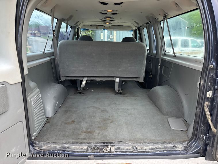 image for item FG0263 2003 Ford E150 van