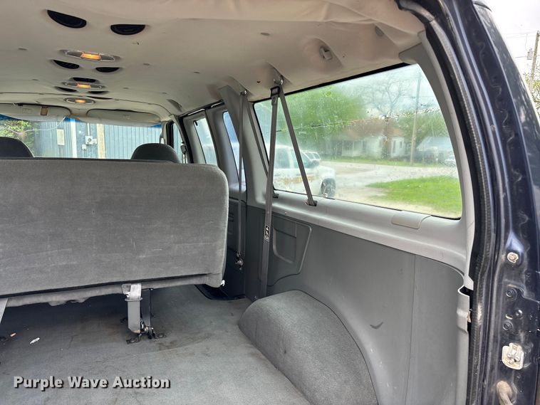 image for item FG0263 2003 Ford E150 van