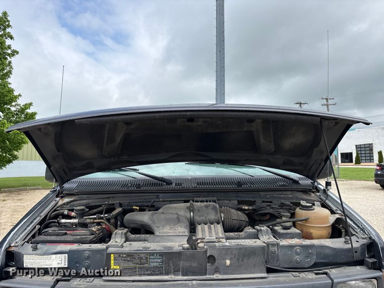 image for item FG0263 2003 Ford E150 van