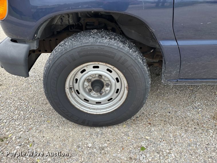 image for item FG0263 2003 Ford E150 van