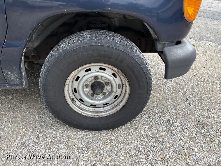 image for item FG0263 2003 Ford E150 van