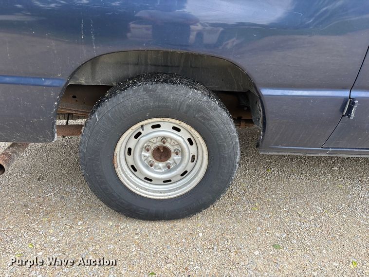 image for item FG0263 2003 Ford E150 van