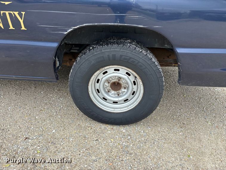 image for item FG0263 2003 Ford E150 van