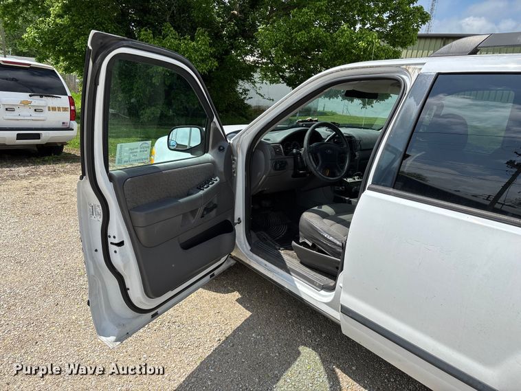 image for item FG0266 2005 Ford Explorer SUV