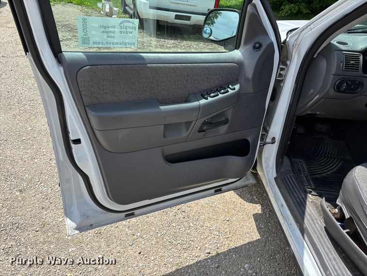 image for item FG0266 2005 Ford Explorer SUV