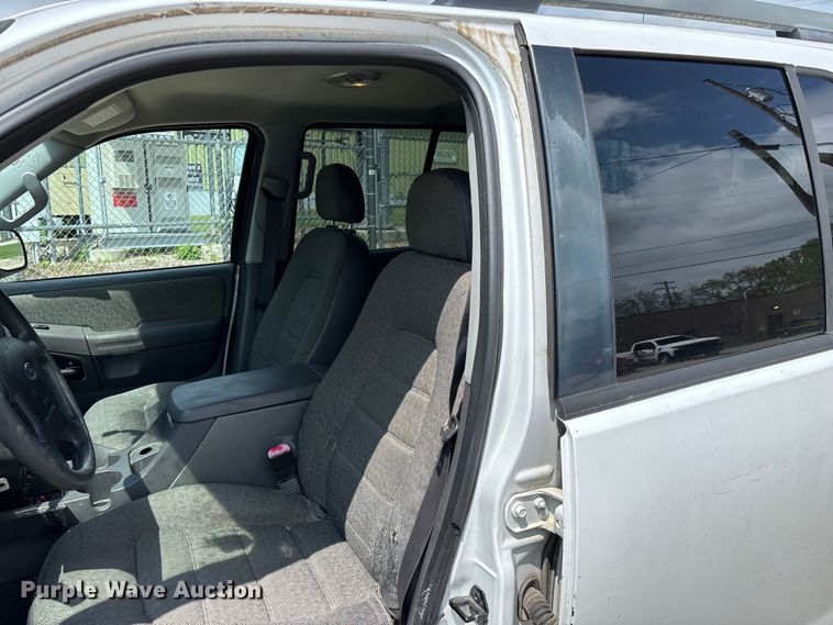 image for item FG0266 2005 Ford Explorer SUV