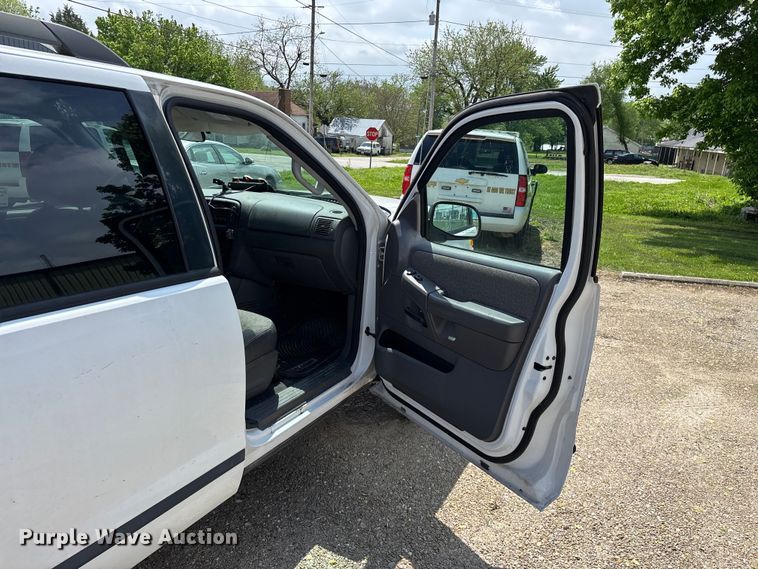 image for item FG0266 2005 Ford Explorer SUV