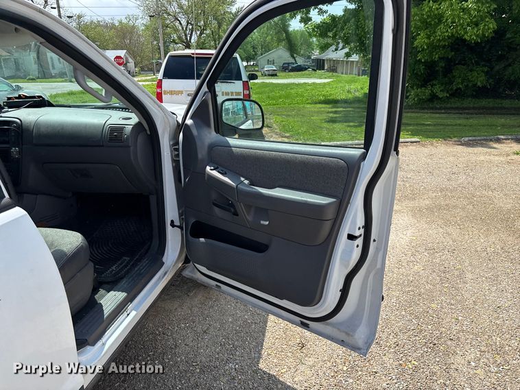 image for item FG0266 2005 Ford Explorer SUV