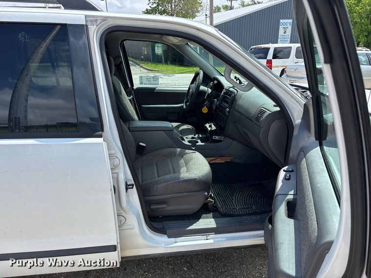 image for item FG0266 2005 Ford Explorer SUV