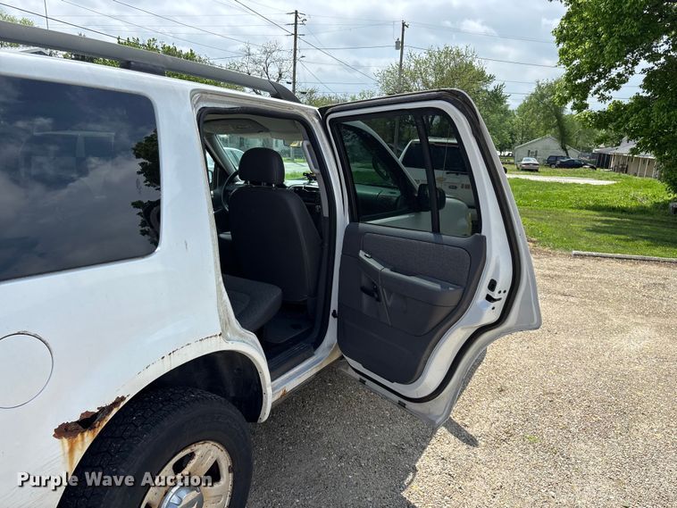 image for item FG0266 2005 Ford Explorer SUV