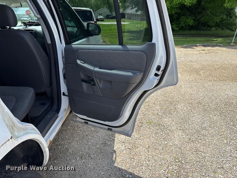 image for item FG0266 2005 Ford Explorer SUV