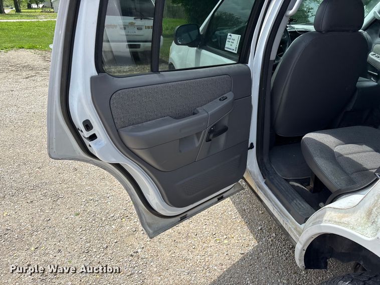 image for item FG0266 2005 Ford Explorer SUV