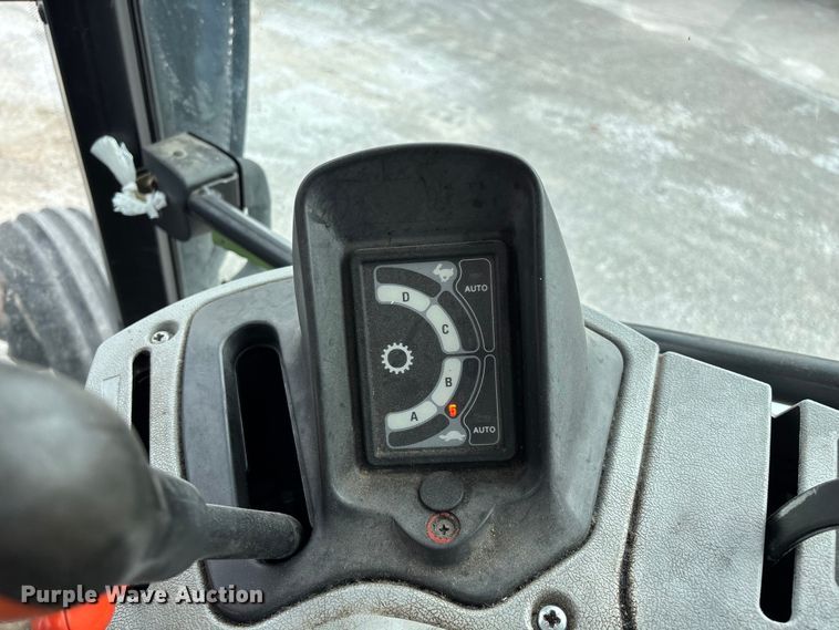 image for item FG0306 2008 New Holland T6020 tractor