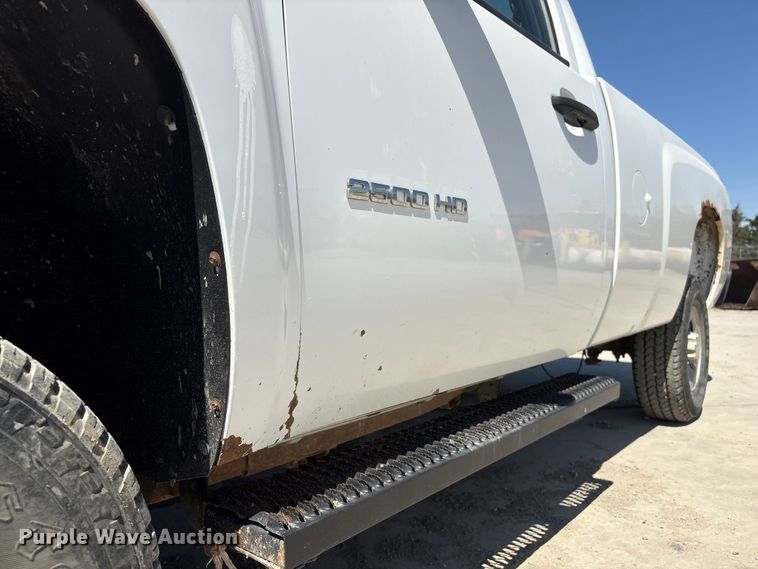 image for item FG2903 2010 Chevrolet Silverado 2500HD pickup truck