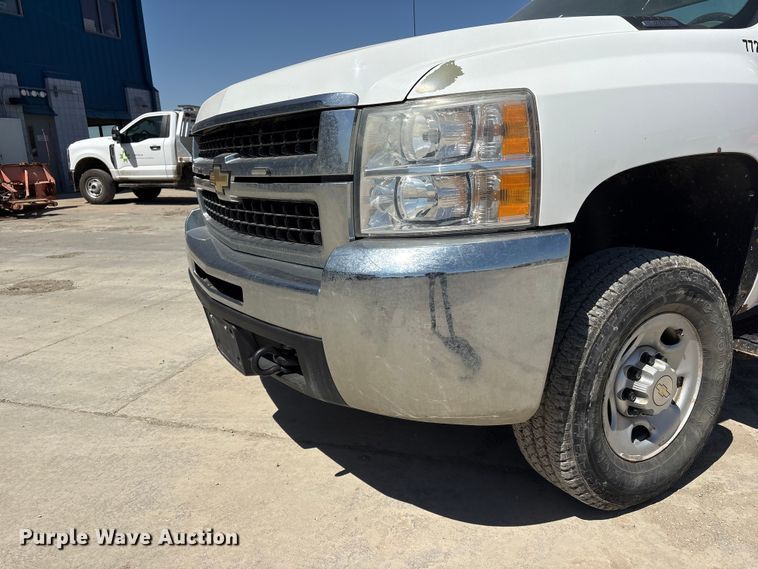 image for item FG2903 2010 Chevrolet Silverado 2500HD pickup truck
