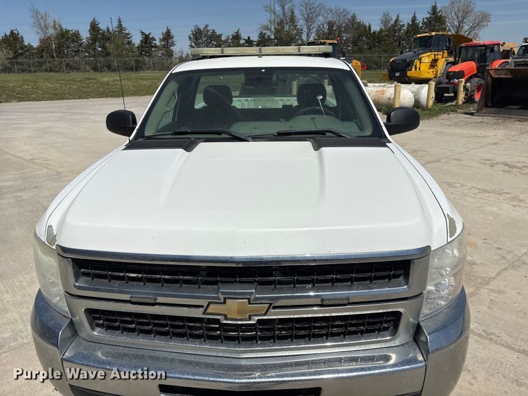 image for item FG2903 2010 Chevrolet Silverado 2500HD pickup truck