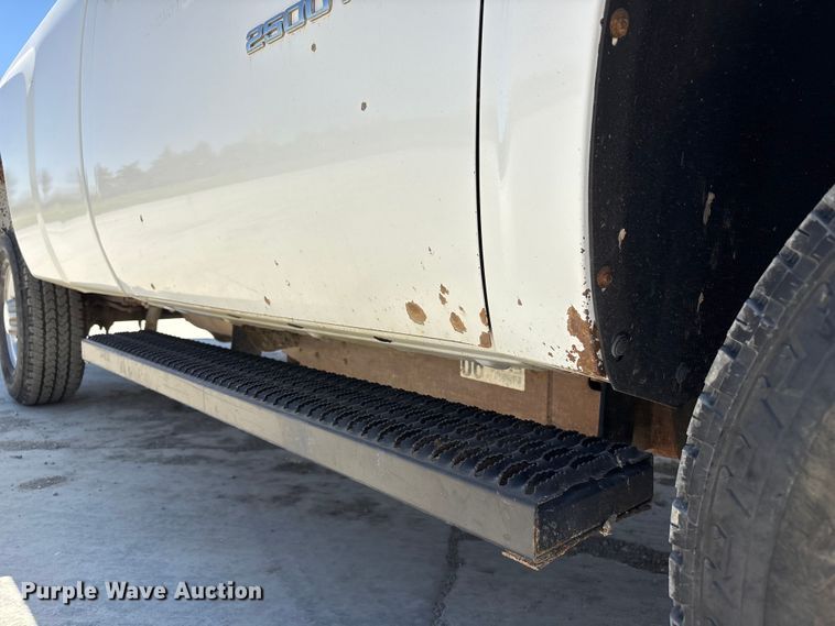 image for item FG2903 2010 Chevrolet Silverado 2500HD pickup truck