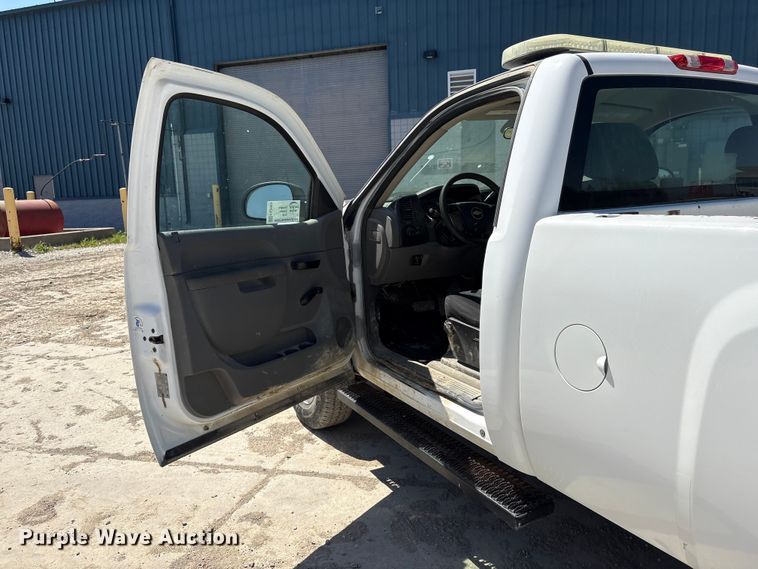 image for item FG2903 2010 Chevrolet Silverado 2500HD pickup truck
