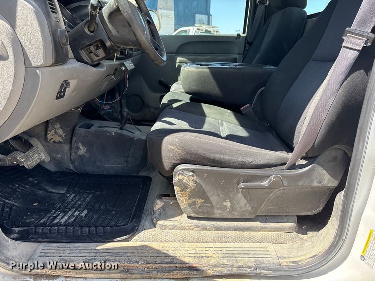 image for item FG2903 2010 Chevrolet Silverado 2500HD pickup truck