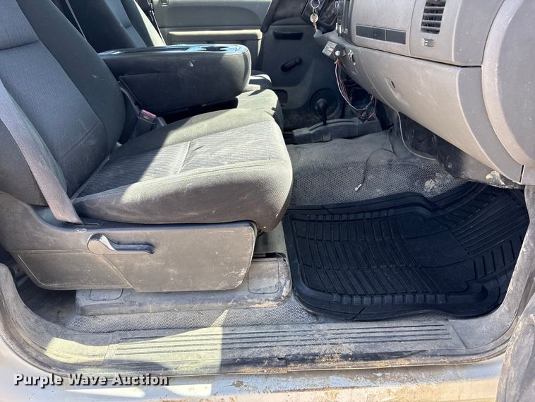 image for item FG2903 2010 Chevrolet Silverado 2500HD pickup truck