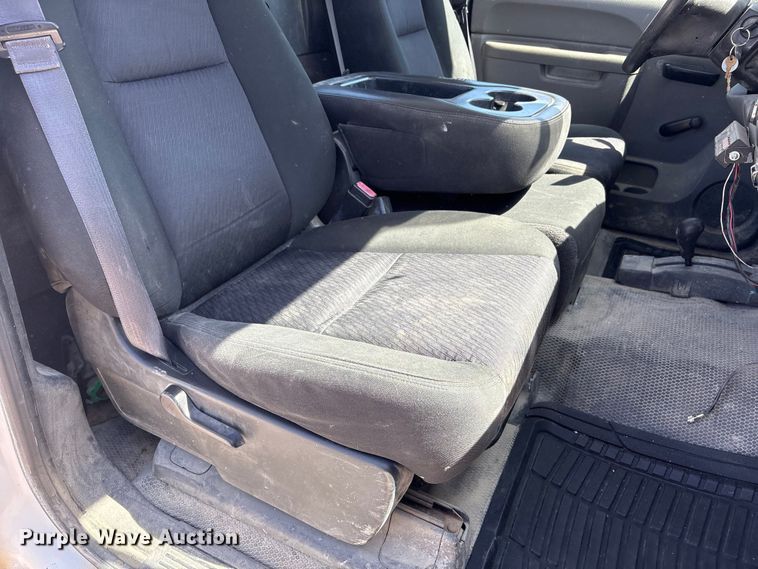 image for item FG2903 2010 Chevrolet Silverado 2500HD pickup truck