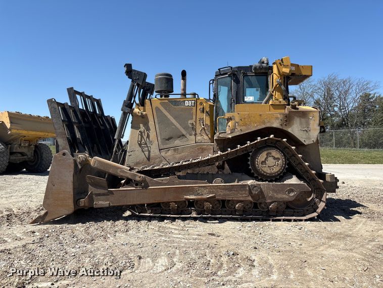 image for item FG2904 2015 Caterpillar D8T dozer