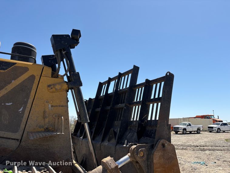 image for item FG2904 2015 Caterpillar D8T dozer