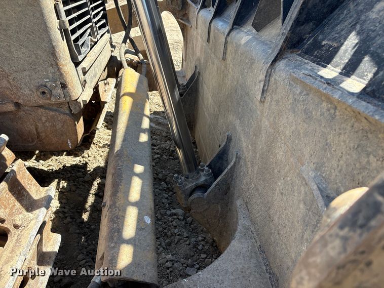 image for item FG2904 2015 Caterpillar D8T dozer