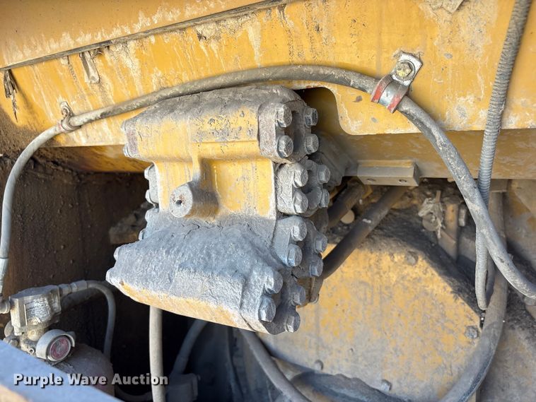 image for item FG2904 2015 Caterpillar D8T dozer