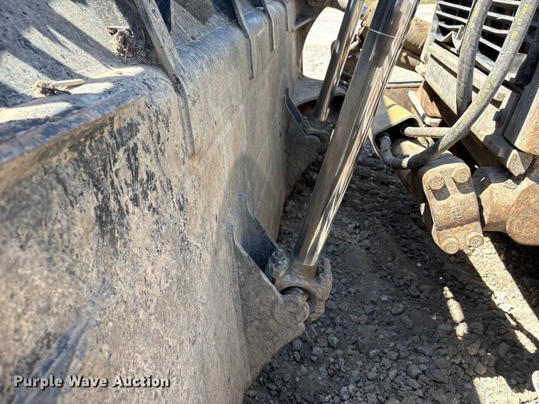 image for item FG2904 2015 Caterpillar D8T dozer