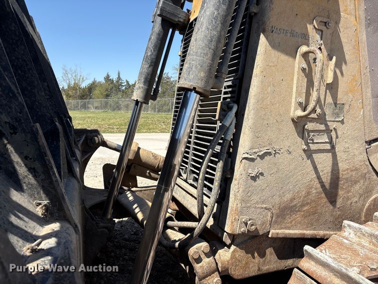 image for item FG2904 2015 Caterpillar D8T dozer