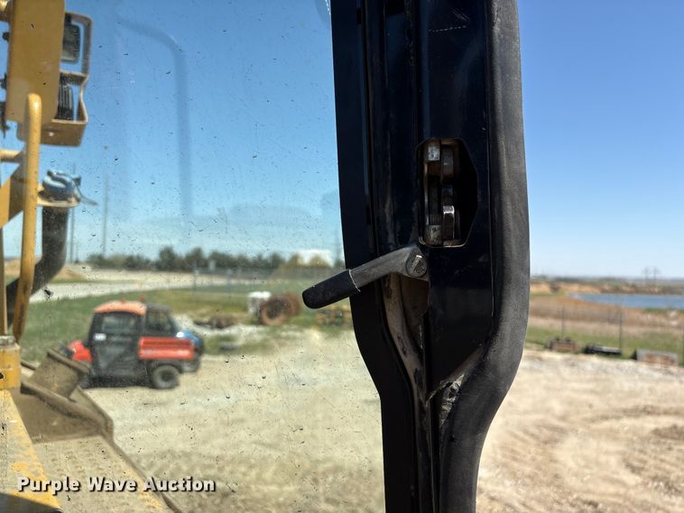 image for item FG2904 2015 Caterpillar D8T dozer