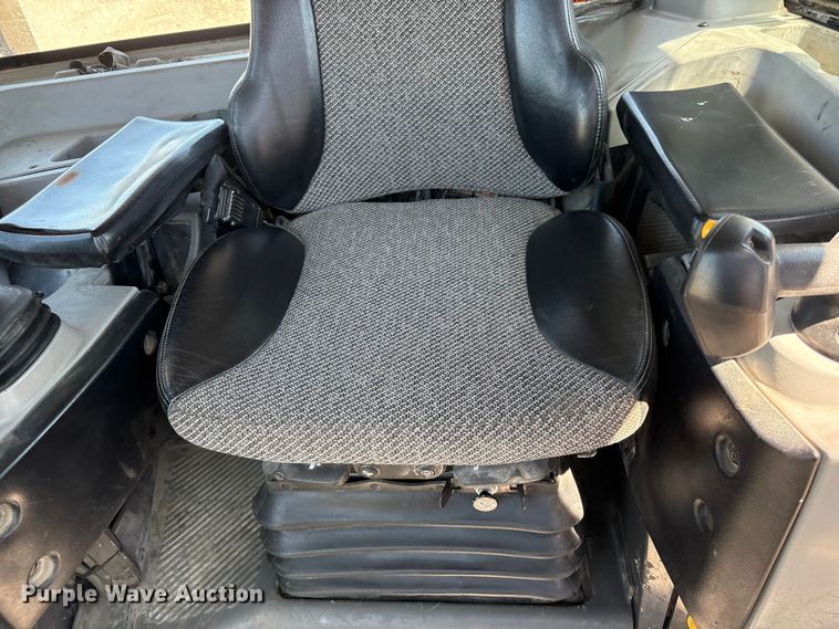 image for item FG2904 2015 Caterpillar D8T dozer