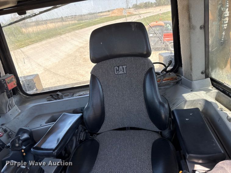 image for item FG2904 2015 Caterpillar D8T dozer