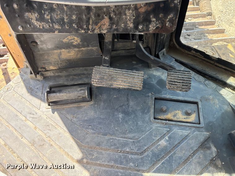 image for item FG2904 2015 Caterpillar D8T dozer