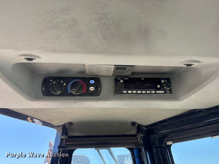 image for item FG2904 2015 Caterpillar D8T dozer