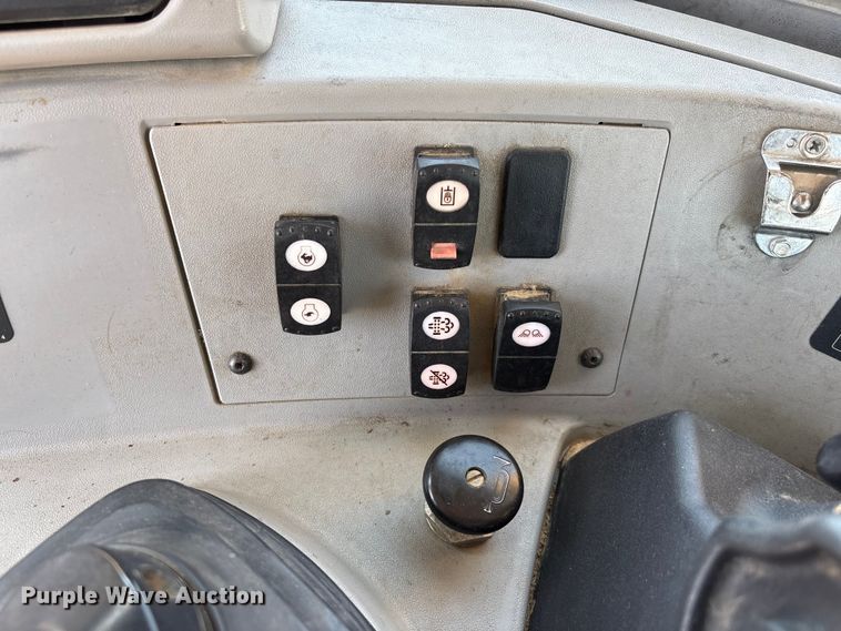 image for item FG2904 2015 Caterpillar D8T dozer