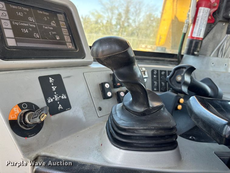 image for item FG2904 2015 Caterpillar D8T dozer