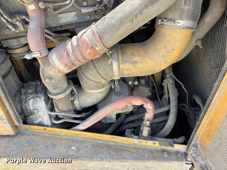 image for item FG2904 2015 Caterpillar D8T dozer